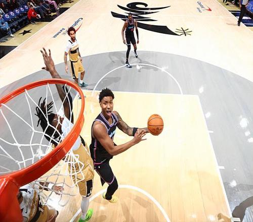 球迷目睹詹,姆斯参加吹,牛老爹派对,博鱼体育官网,博鱼体育app,博鱼体育APP下载